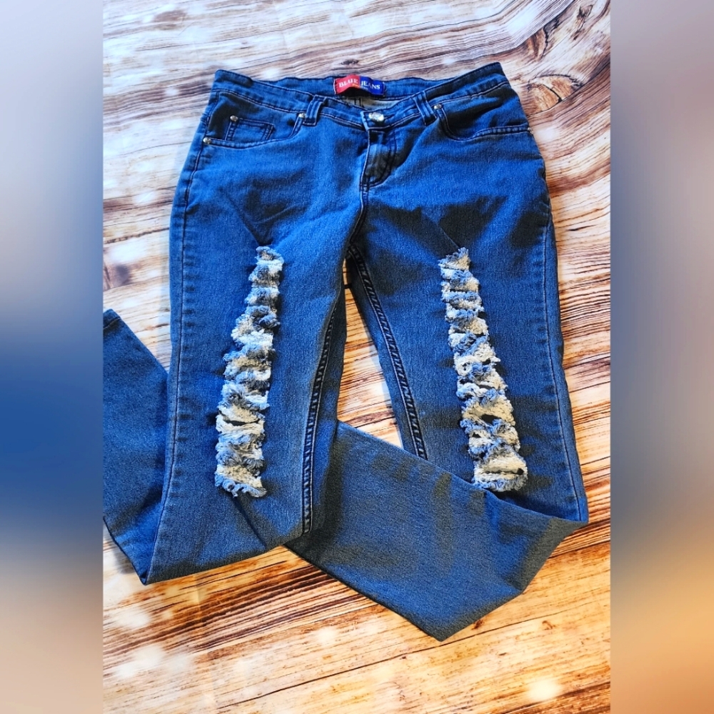 Blue Jeans distressed jeans